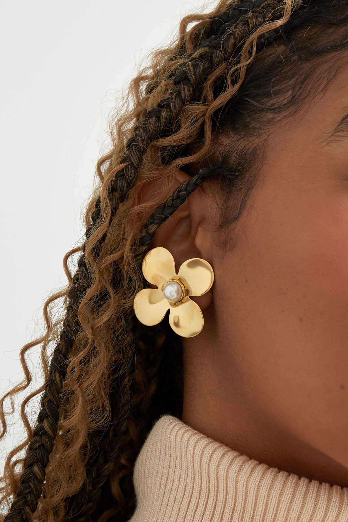 boucles d'oreilles déclaration perle florale