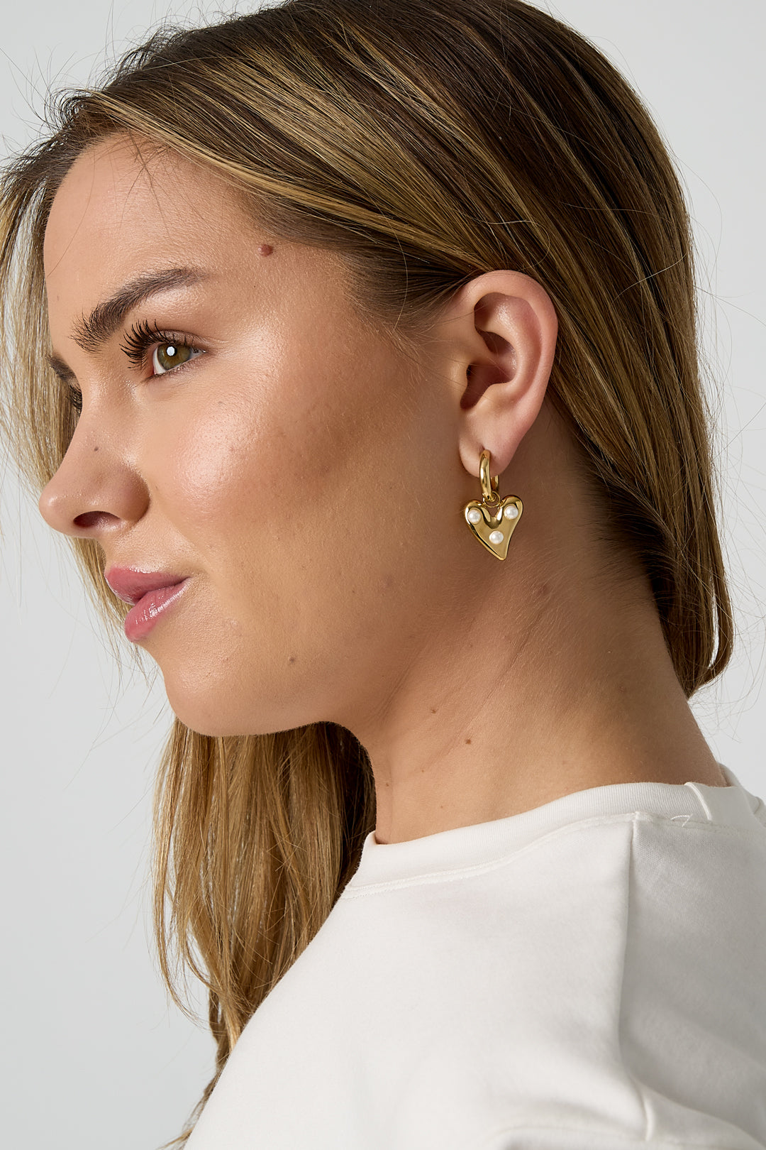 Boucles d'oreilles créoles avec cœur suspendu et perles