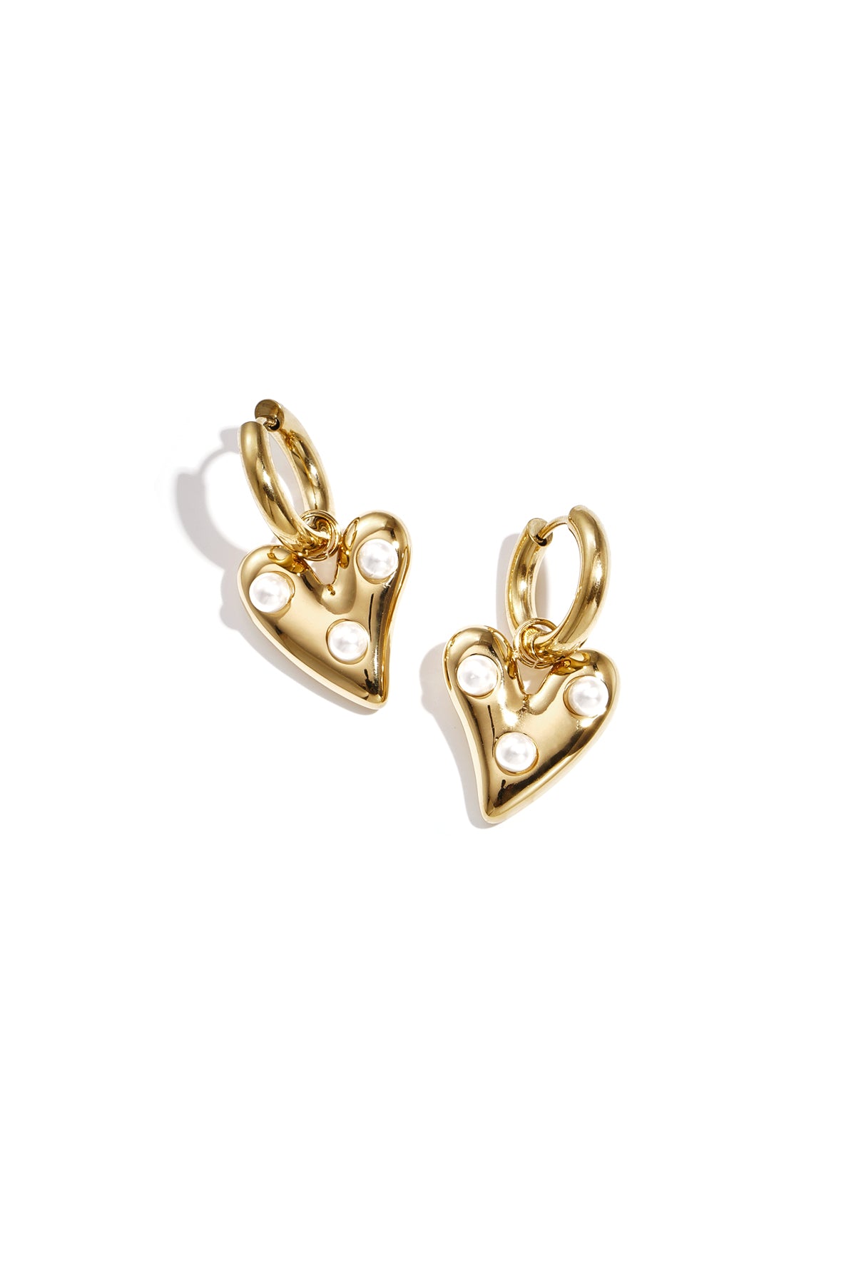 Boucles d'oreilles créoles avec cœur suspendu et perles