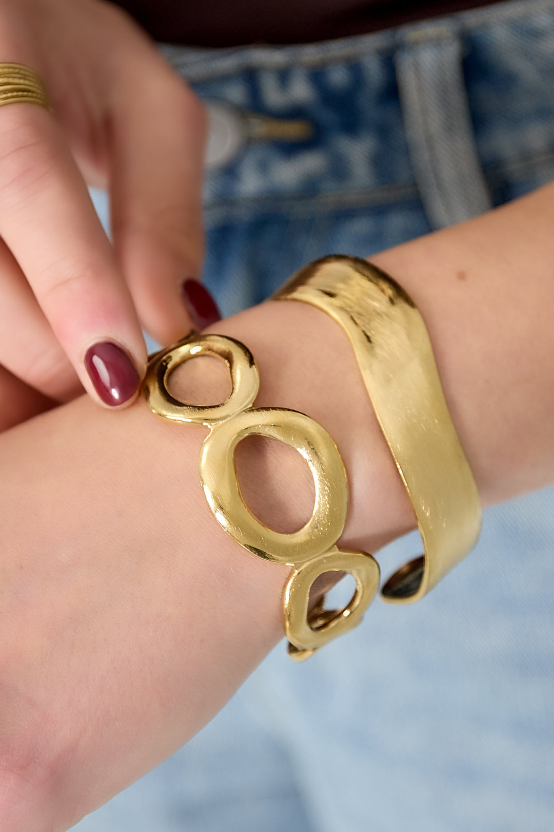 Bracelet épais à motifs circulaires organiques