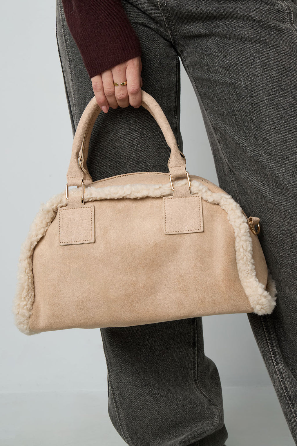 Sac à bandoulière avec détails en peluche